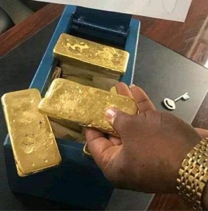 Venta de oro en polvo y lingotes.